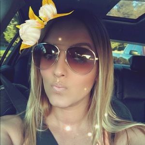 Meet your Posher, Cara